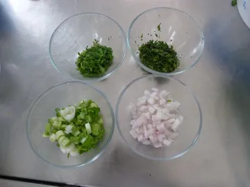 Santorini tomatokeftedes: Step 1